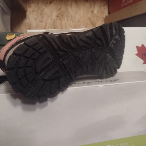 Ladies Eddie Bauer Hiking Boots super comfortable lightweight. - Picture 2 of 4